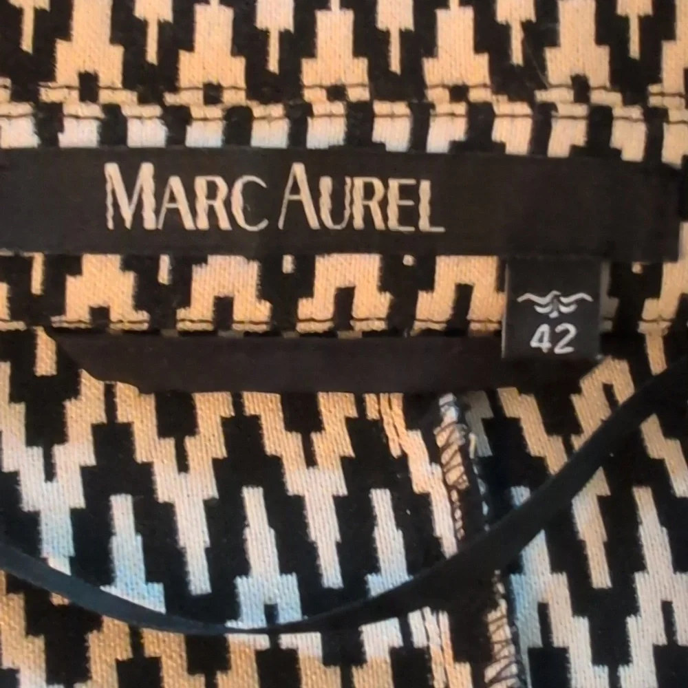 Marc Aurel| Women's Black and White Herringbone Blazer With Shoulder Pads - Picture 11 of 16
